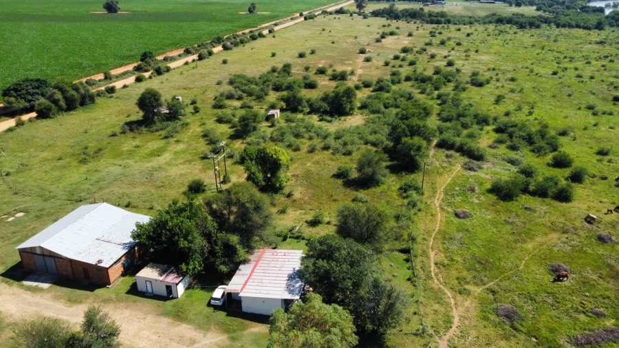 Commercial Property for Sale in Leeudoringstad North West